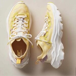 WOMEN'S KINETIC™ BREAKTHRU TECH LACE SNEAKER